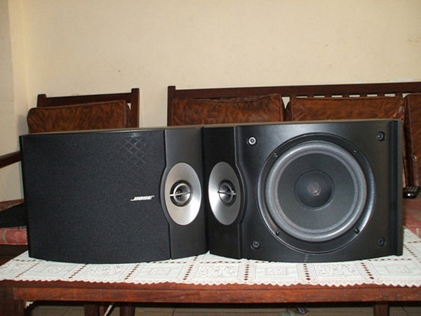 [Bo mạch tụ cản rẻ tiền dán bóng đèn thủy tinh giả rỗng ruột bên trong phân tần loa Bose Trung Quốc loại 1